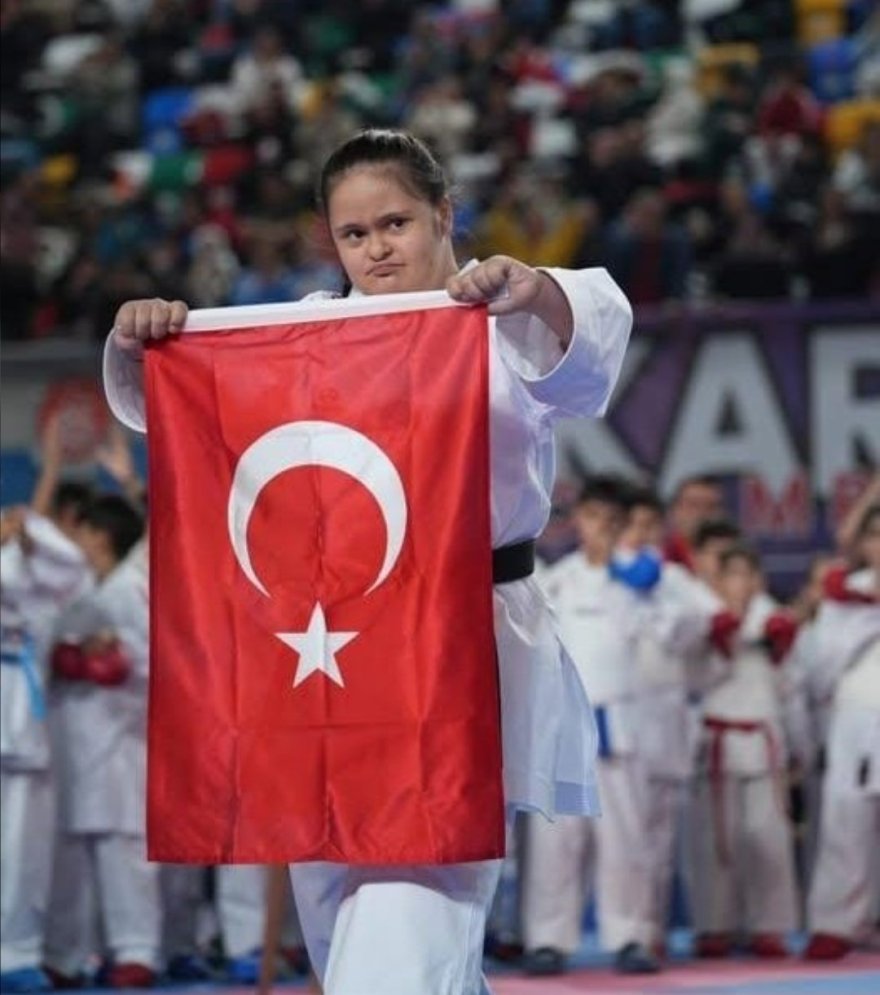 Down Sendromlu sporcu genç kız şampiyon oldu