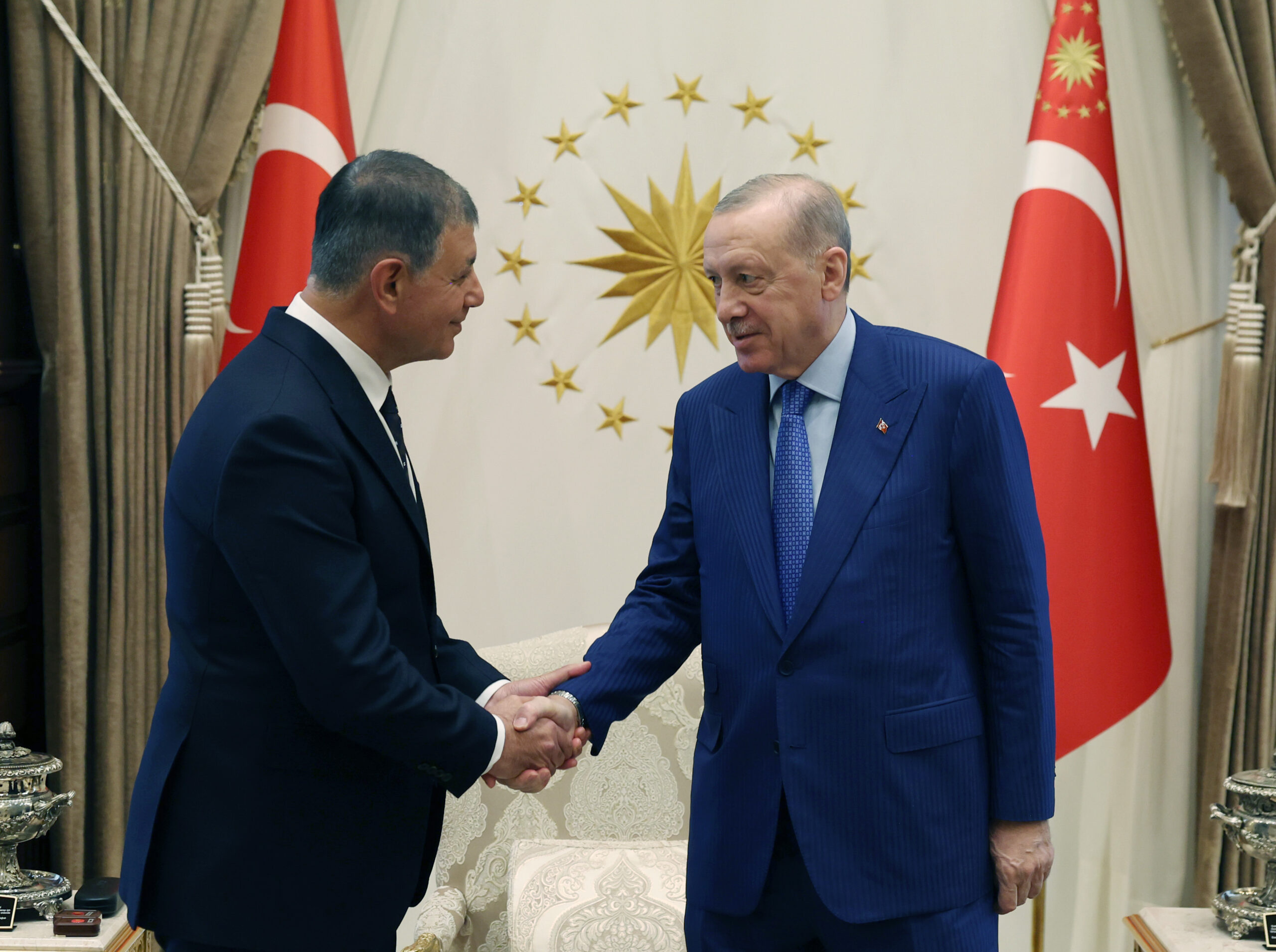aa-20260930-42614709-42614708-cumhurbaskani-erdogan-izmir-buyuksehir-belediye-baskani-tugayi-kabul-etti-scaled.jpg