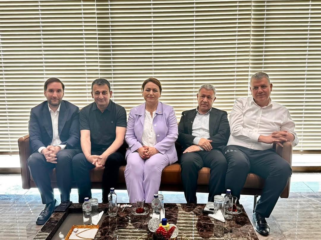 adana-milletvekilleri-olarak-genel-baskanimiz-sayin-ozgur-ozeli-yolcu-ederken-adana-chp.jpg