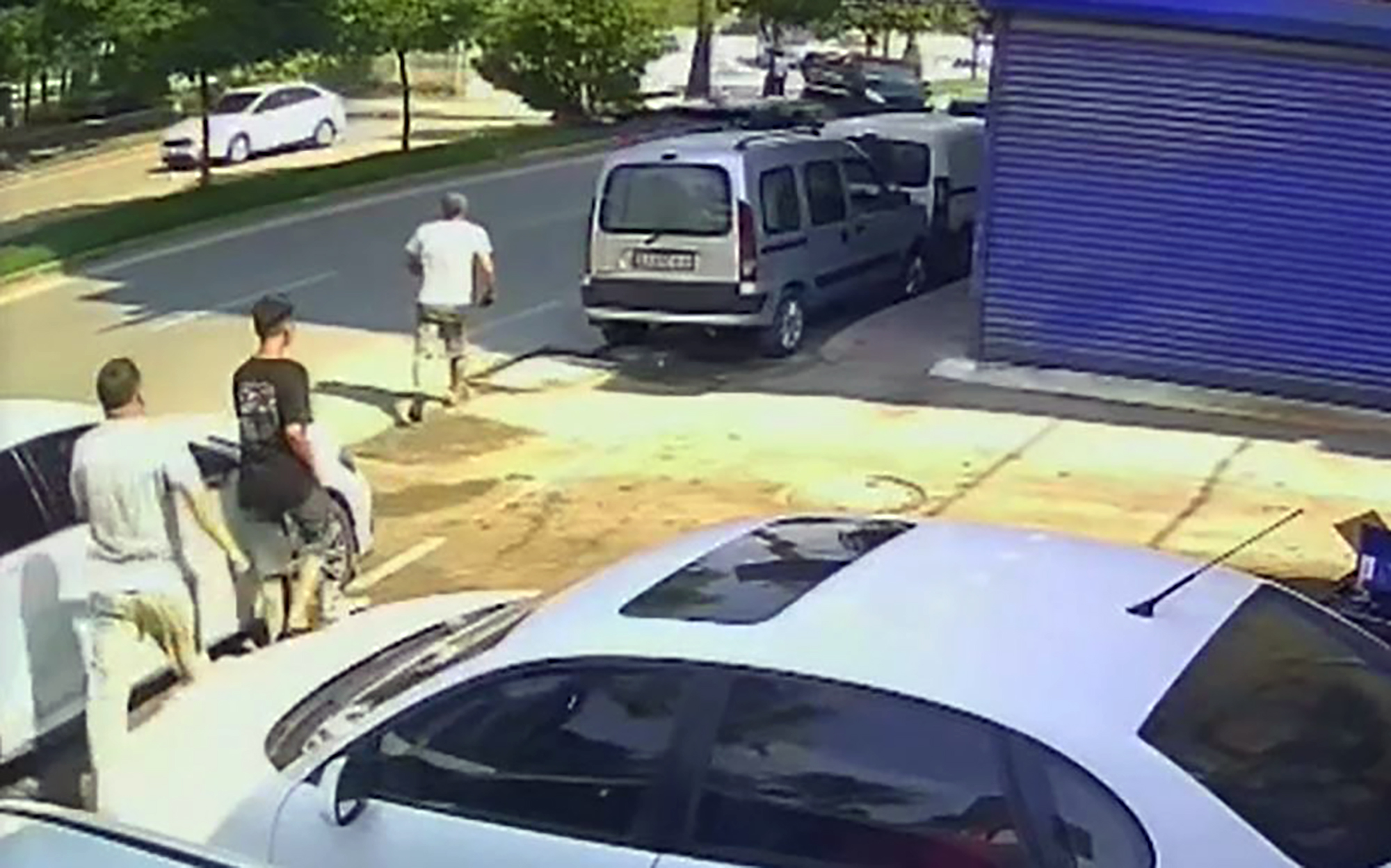 agaca-carpan-otomobildeki-7-kisi-yaralan-1463704-435487.jpg