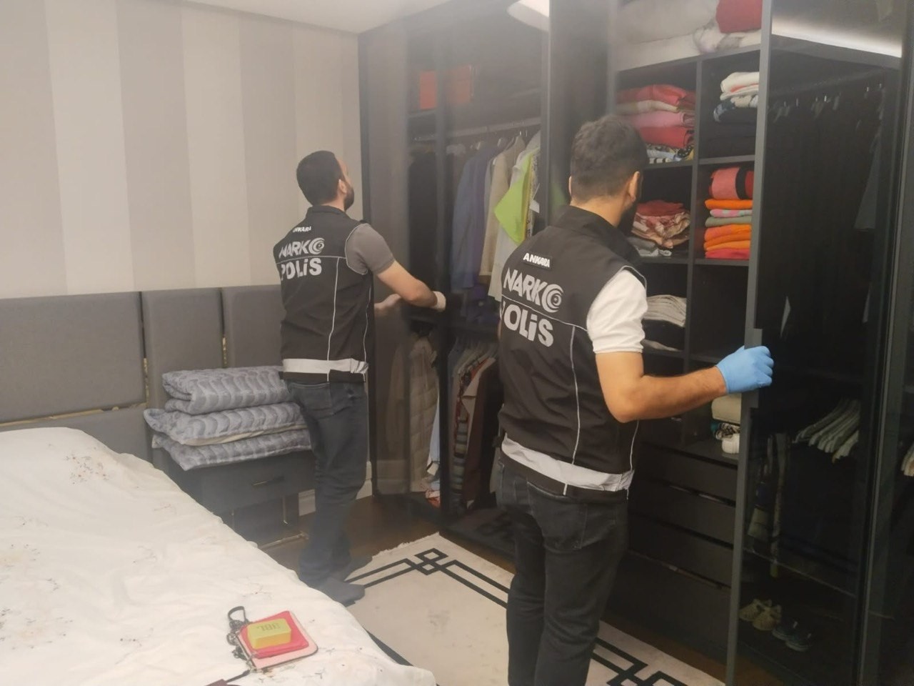 ankarada-fuhus-ve-uyusturucu-operasyonu-21-supheli-icin-gozalti-karari-verildi-1788614331127.jpeg