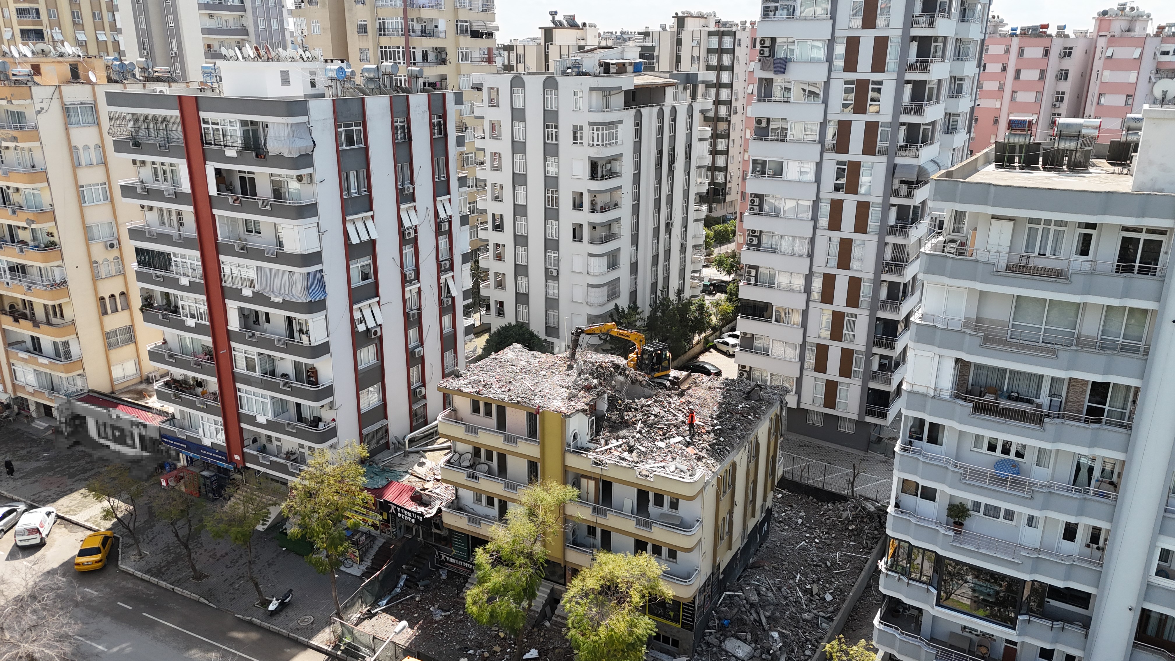 aw697537-01.jpg