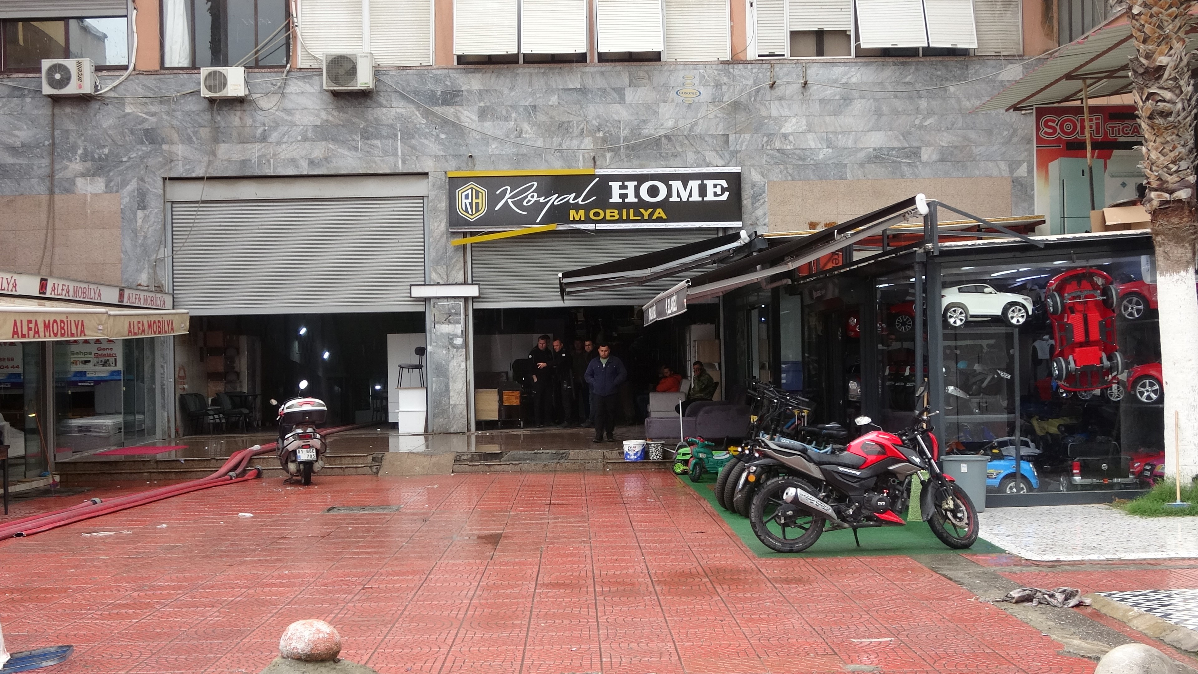 aw698017-03.jpg
