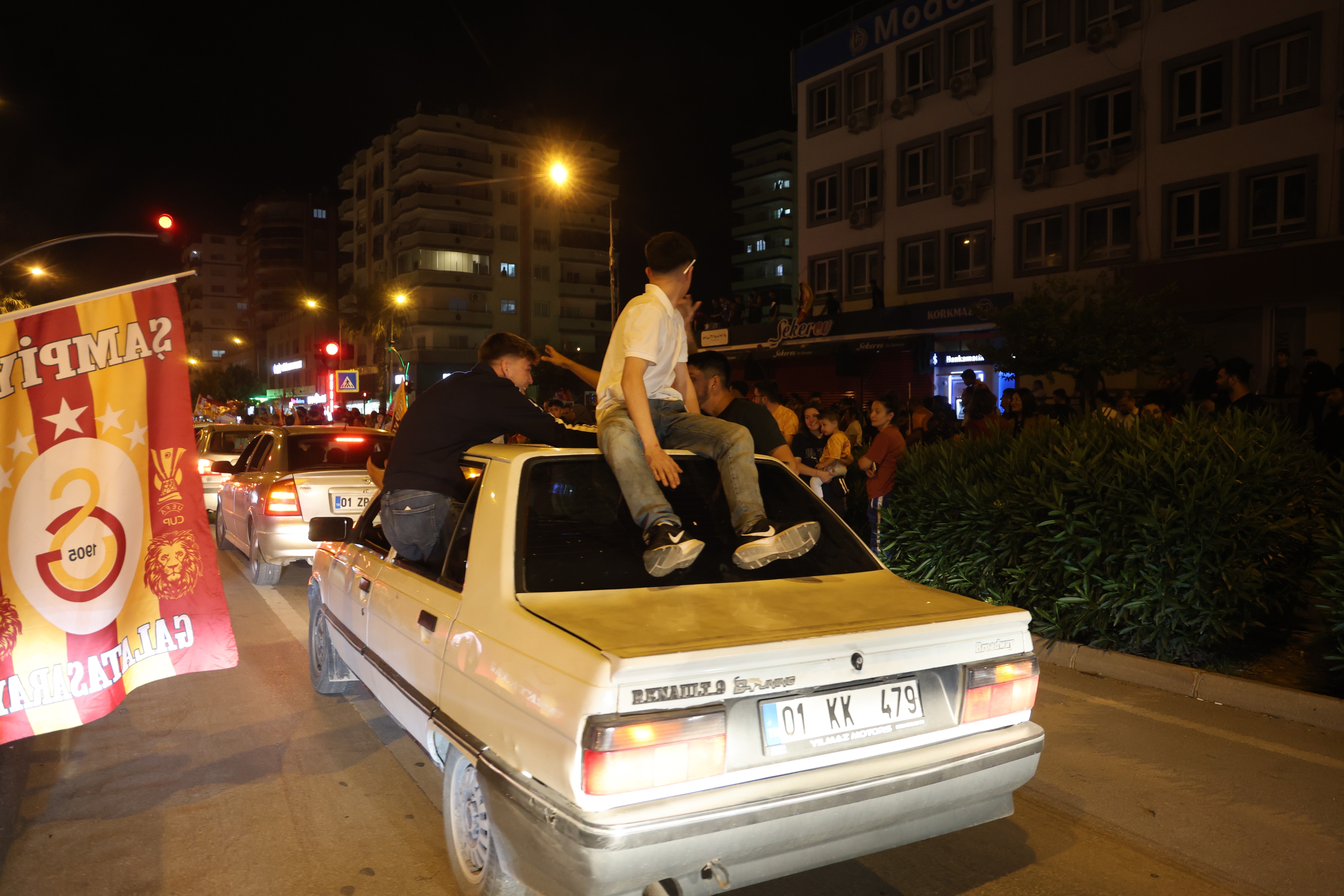 aw701332-02.jpg