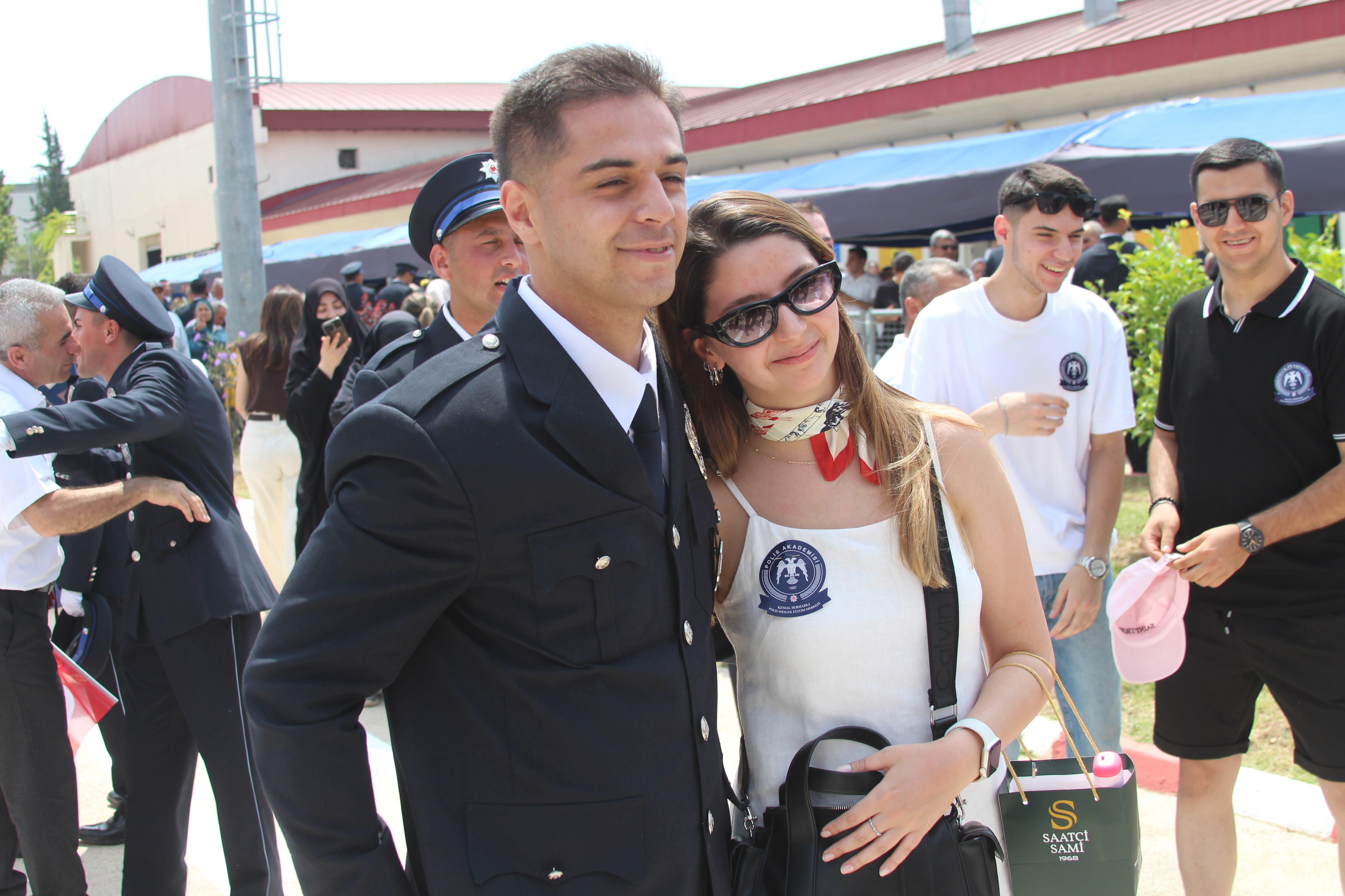 aw733372-03.jpg