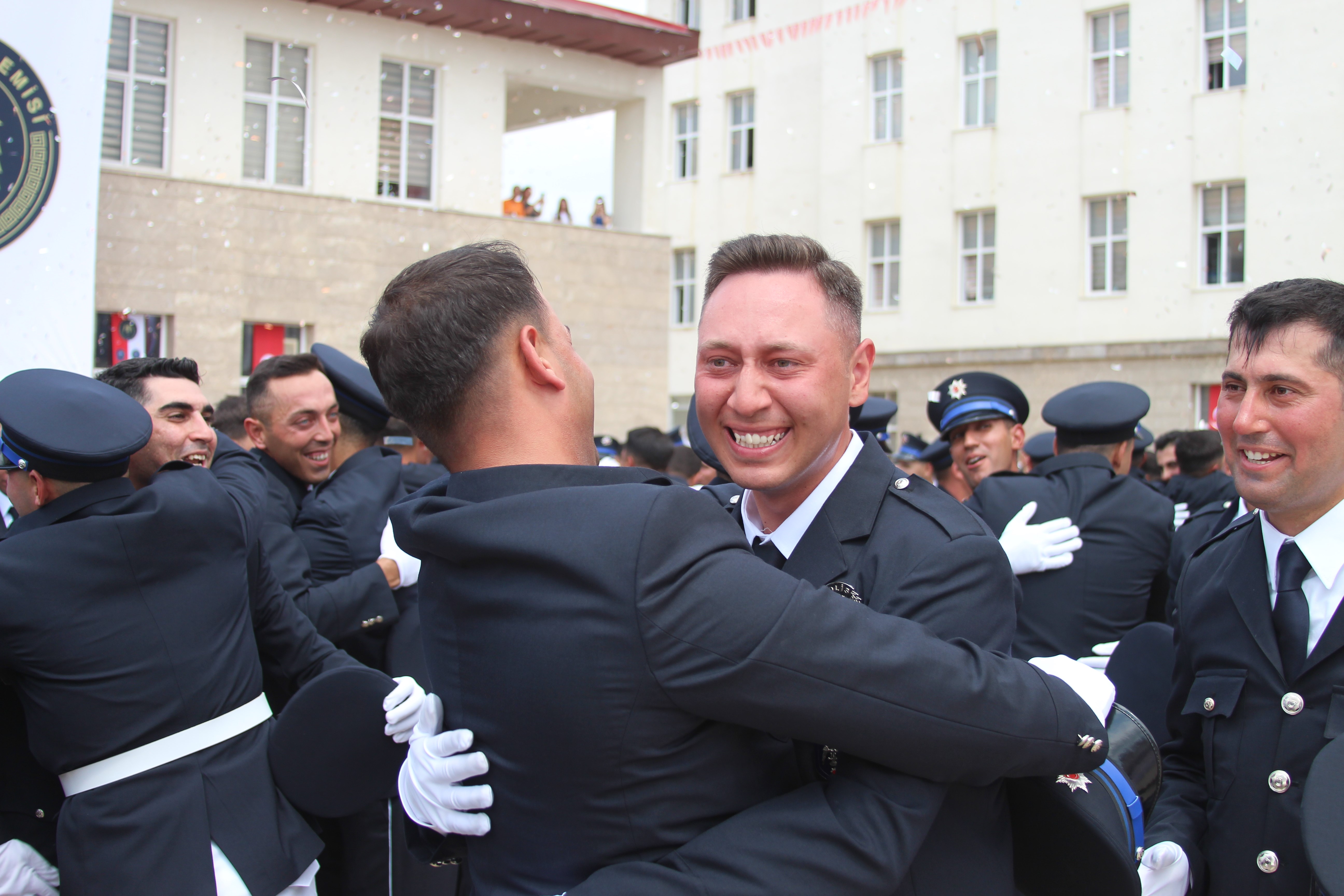 aw733372-10.jpg