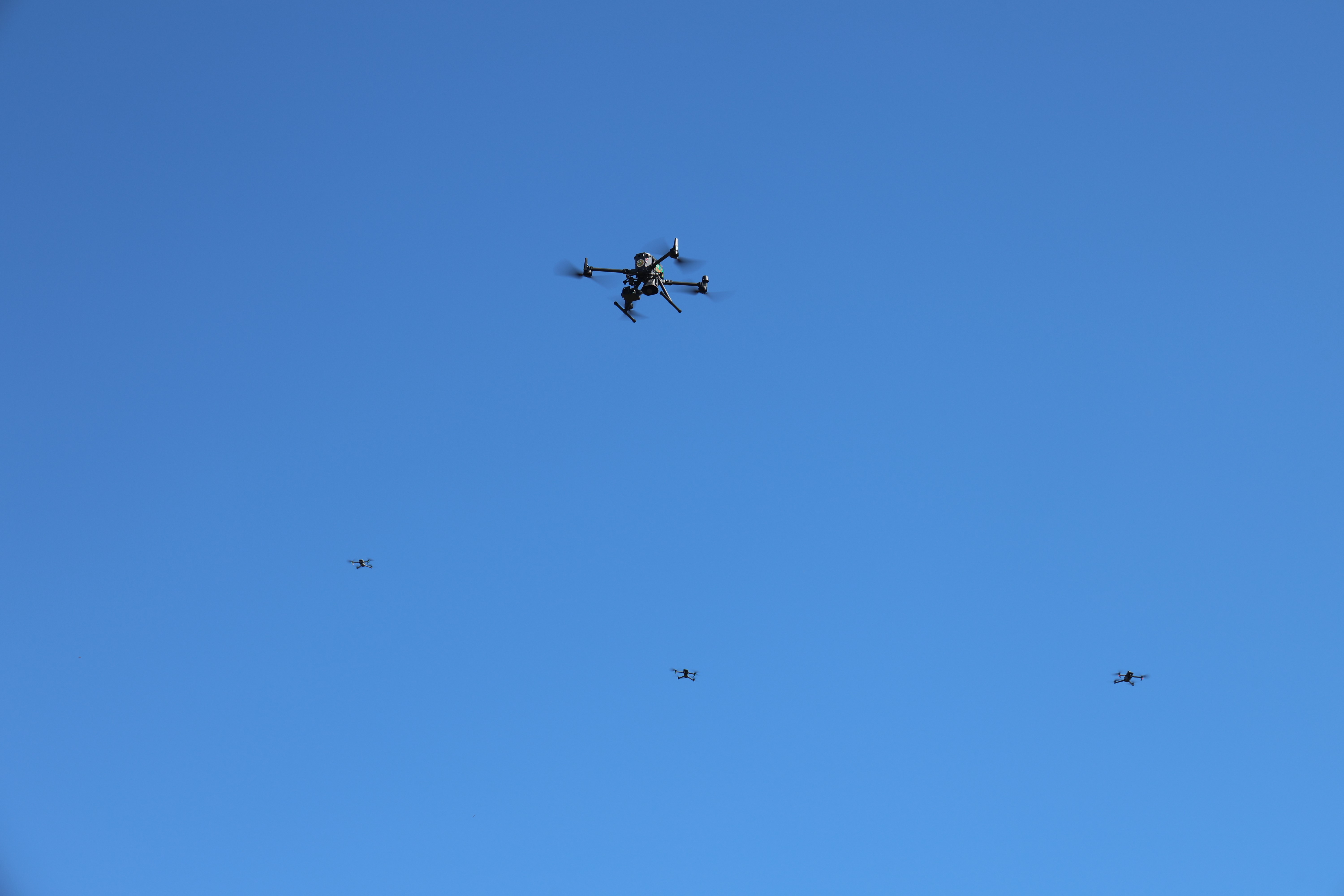 aw735400-02.jpg
