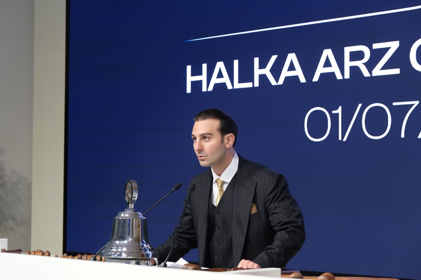 aw737757-04.jpg
