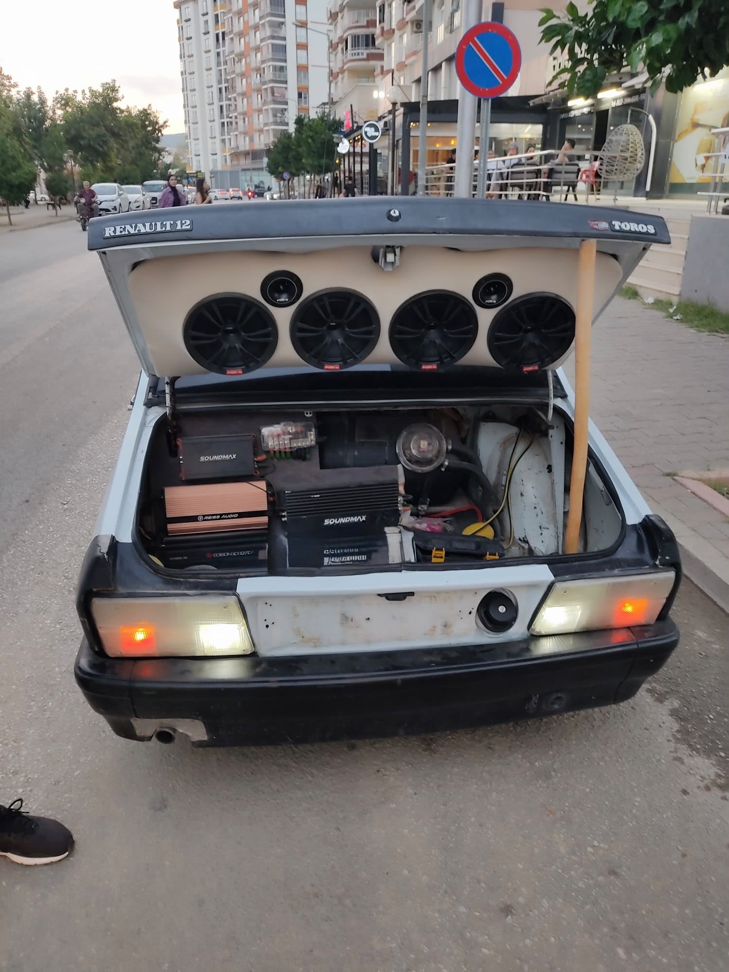 aw751067-02.jpg
