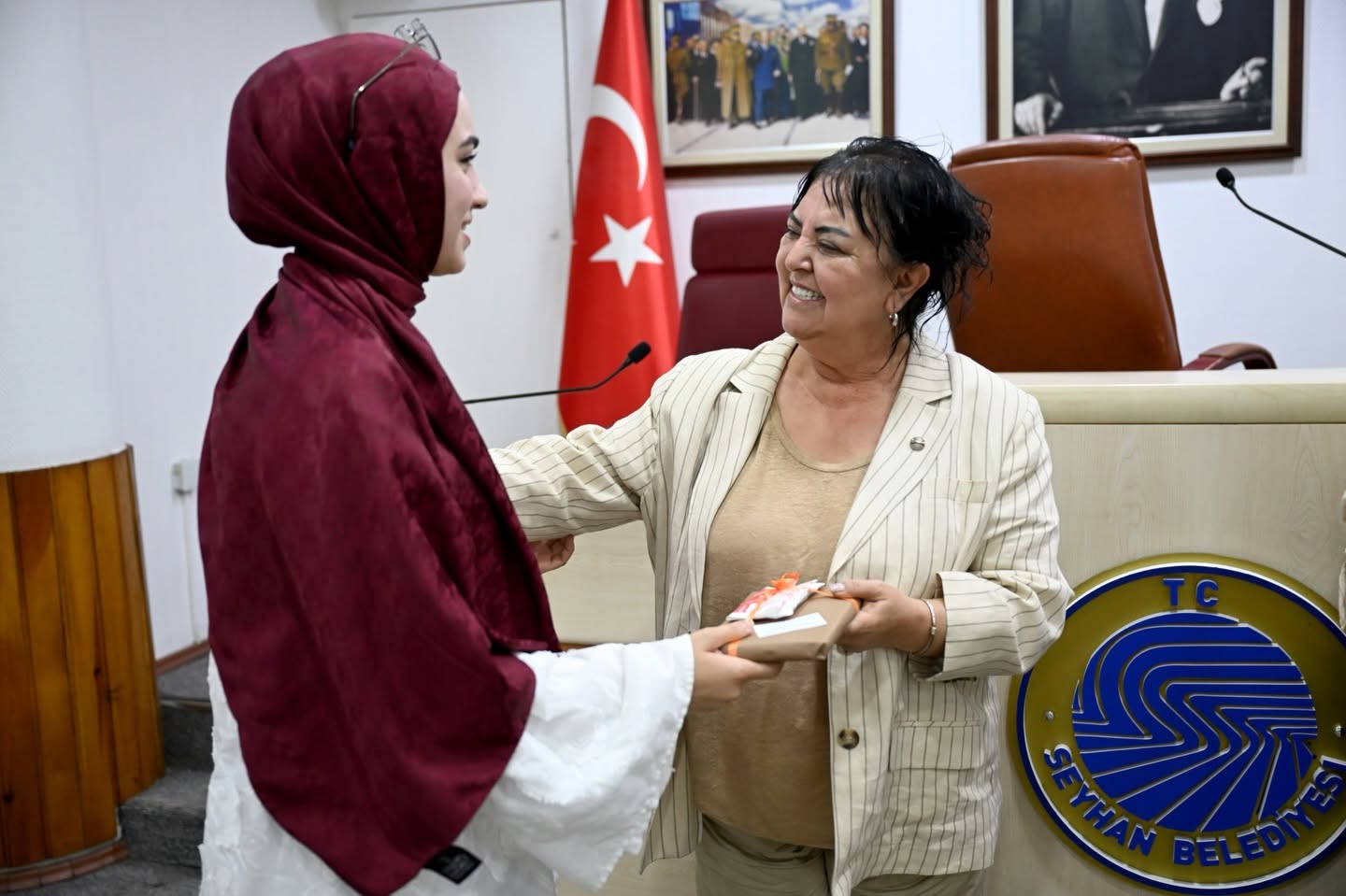 baskan-vekili-hasibe-akkan-universiteliler-ile-bulustu-1.jpg