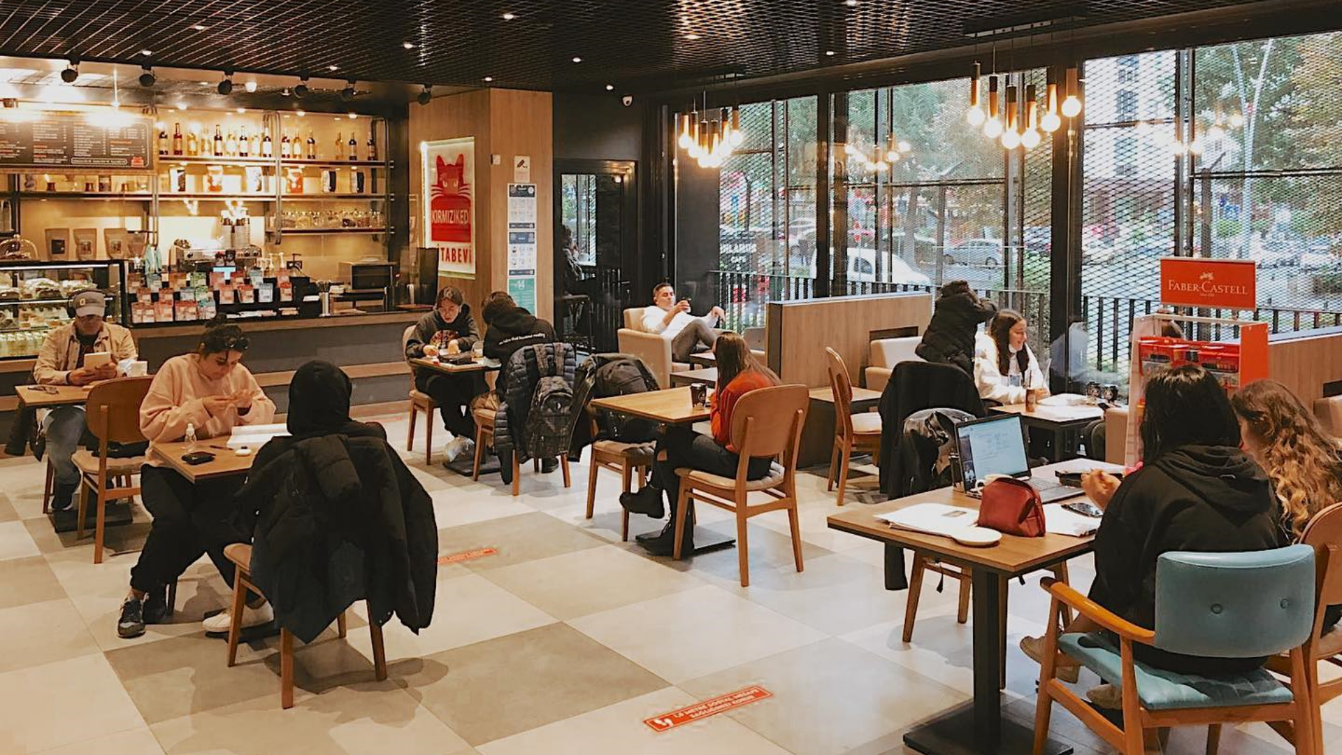 books-cafe-kirmizi-kedi.png
