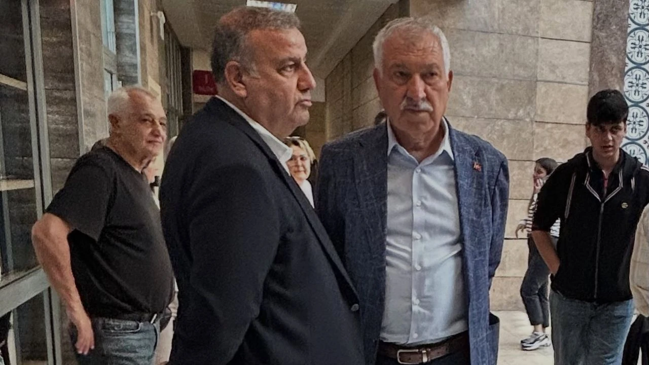 chpli-bayram-ve-karalardan-adliye-onunde-adalet-vurgusu-1.webp