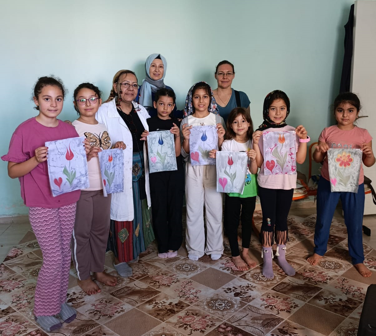 ebru-sanatiyla-cocuklara-moral-ve-motiva-1461463-434817-001.jpg