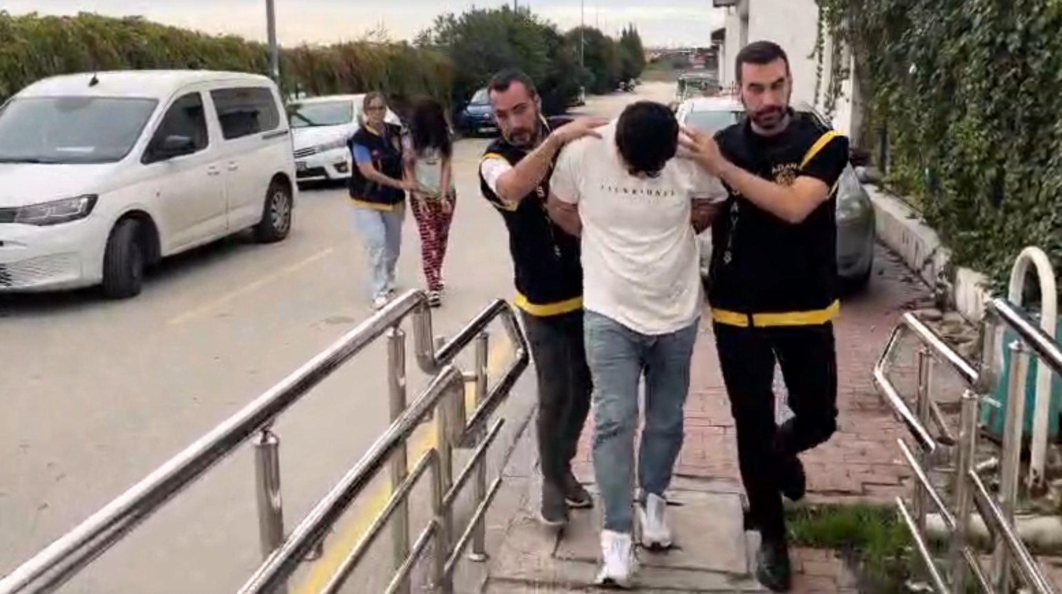 esi-3uncu-kattan-dusup-olen-ozgul-suph-1538461-457828.jpg