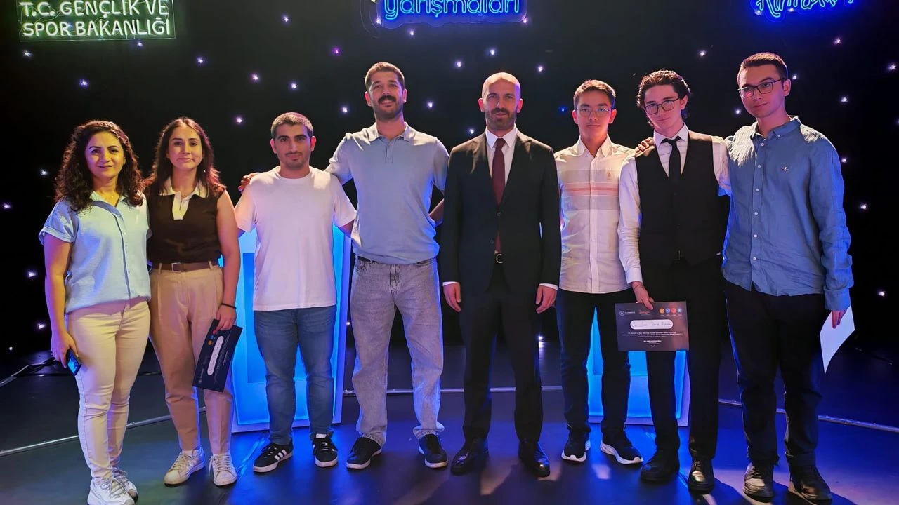 gencler-arasi-kultur-ve-sanat-yarismasinda-adanali-ogrencilerden-buyuk-basari.webp