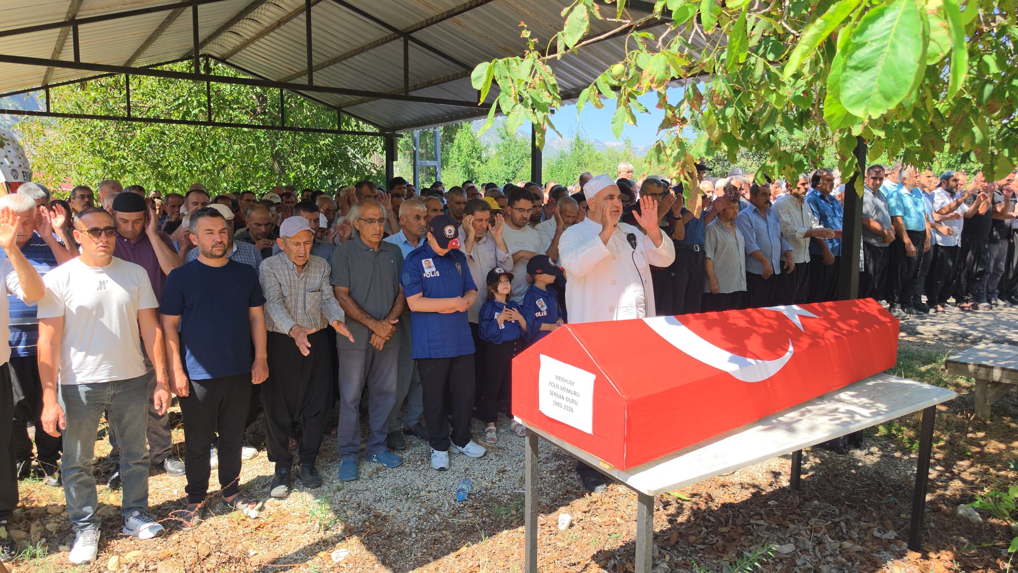 hayatini-kaybeden-polis-memuru-topraga-v-1440186-428247.jpg
