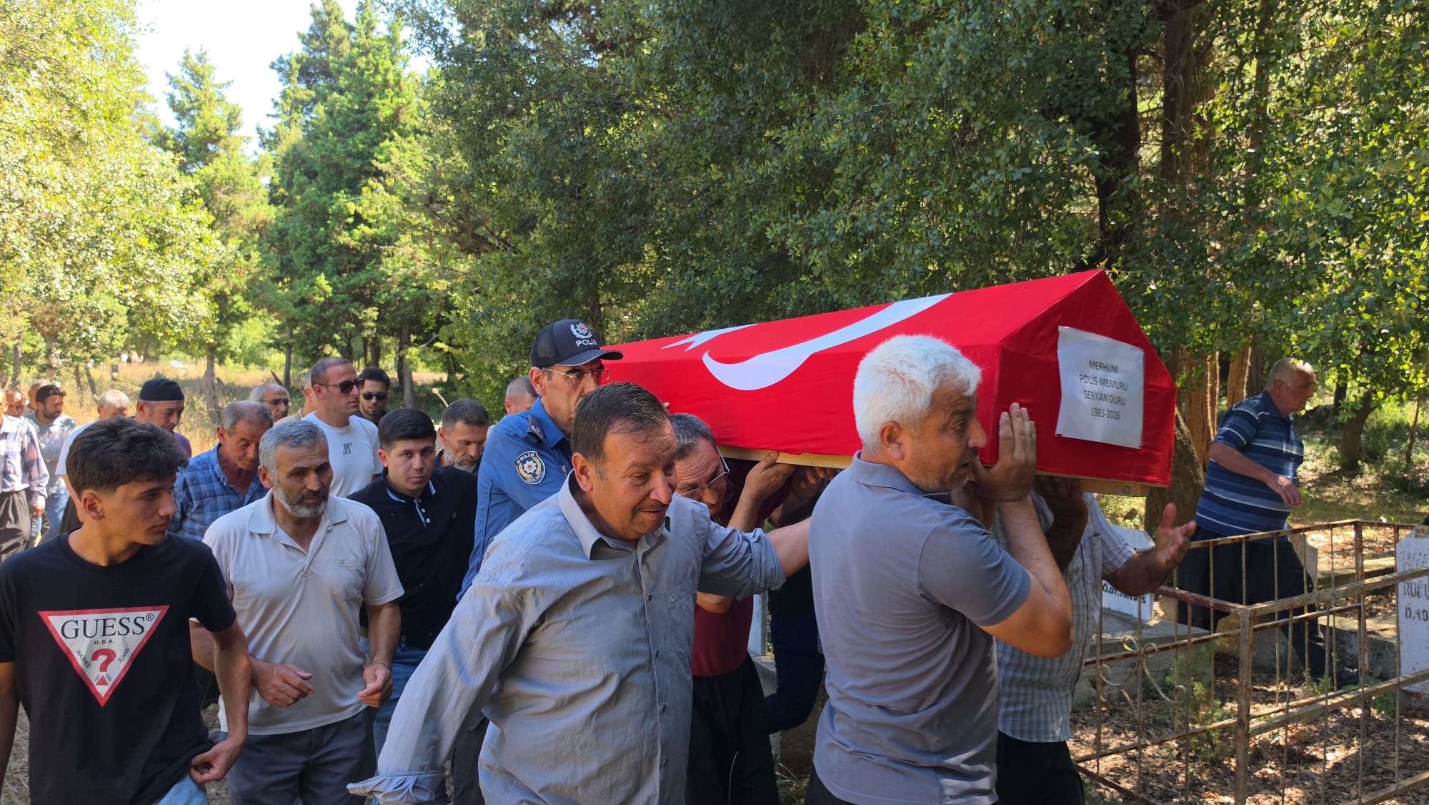 hayatini-kaybeden-polis-memuru-topraga-v-1440187-428247.jpg