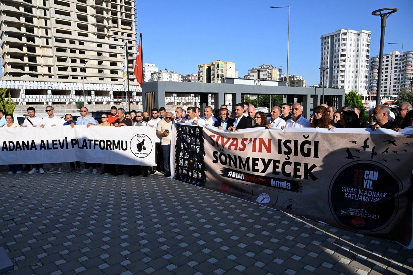 madimak-katliami-33-yilinda-madimak-parkinda-anildi-5.jpg
