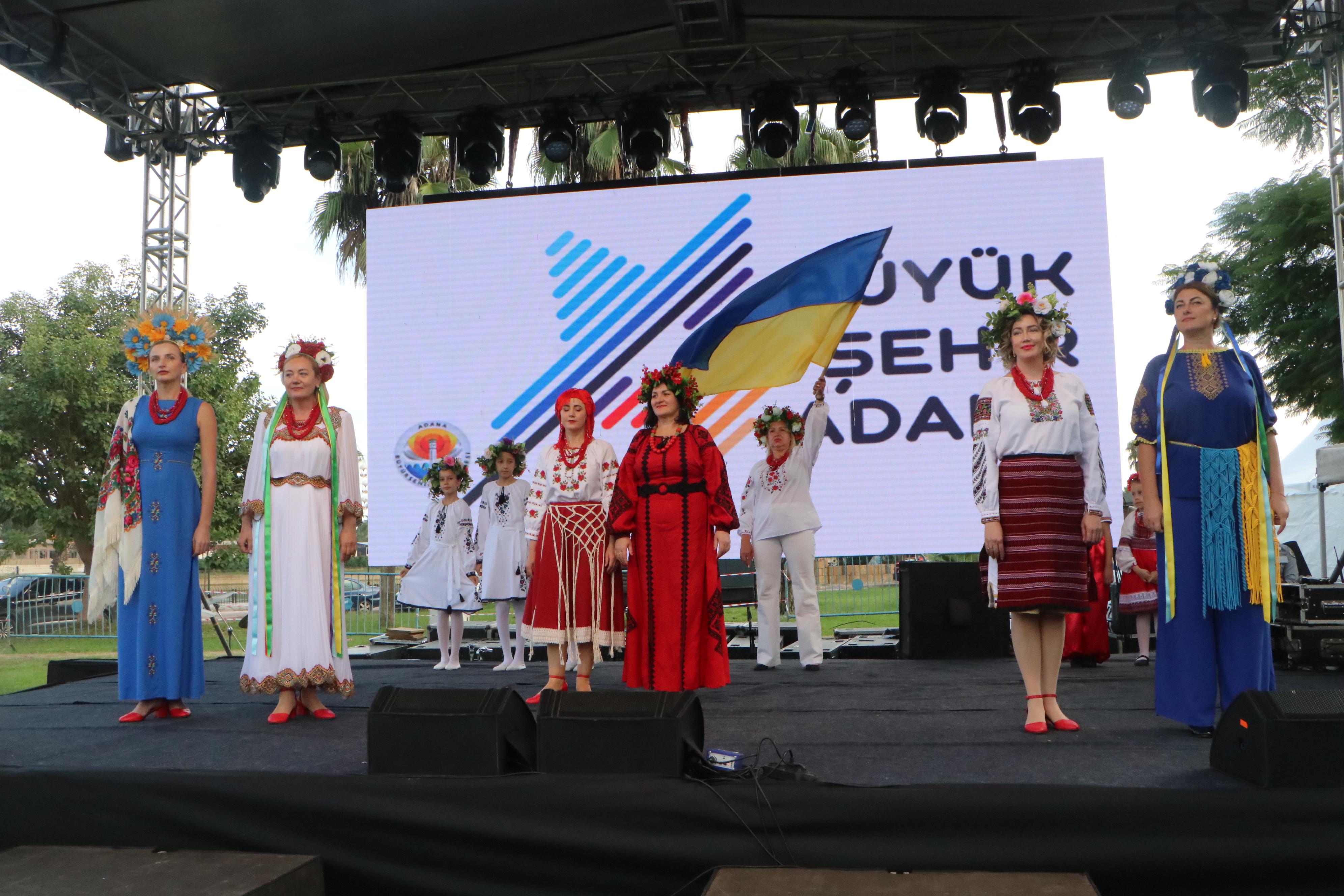ukraynalilarin-gosterileri-adana-genclik-1584481-471170.jpg